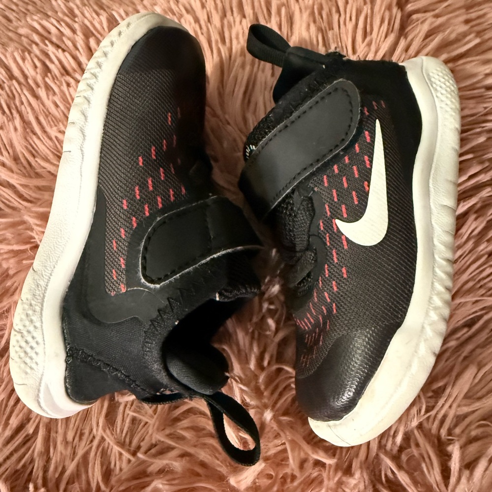 Nike Kids Black and White Sneakers with Red Accents